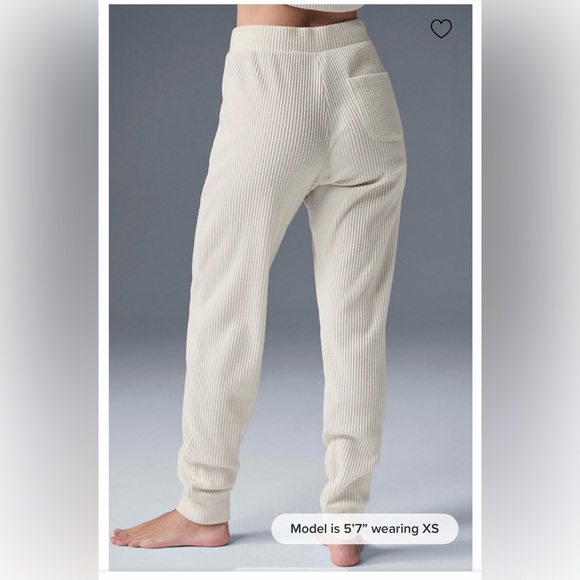 Alo Yoga MUSE SWEAT SET in Ivory - Picture 4 of 9